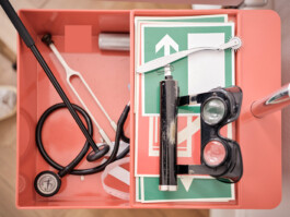 Medizinische Instrumente in in der neurologischen Praxis Dr. med. Michael Katzev 